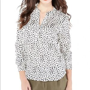 Lumiere | White V-Neck with Black Polka Dots